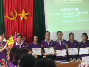 trao thưởng cho những cô giáo đạt thành tích xuất sắc năm học 2018-2019